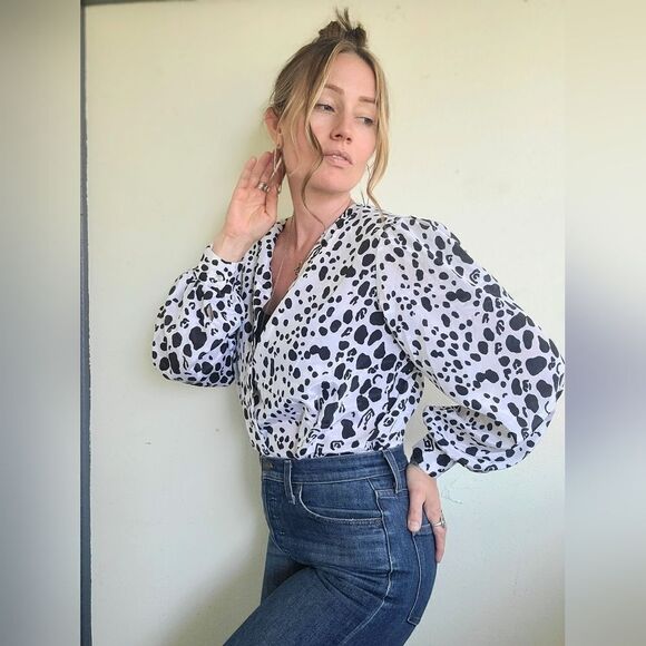 The Cruella Deville Bell Sleeve Blouse NWT L - Picture 1 of 16